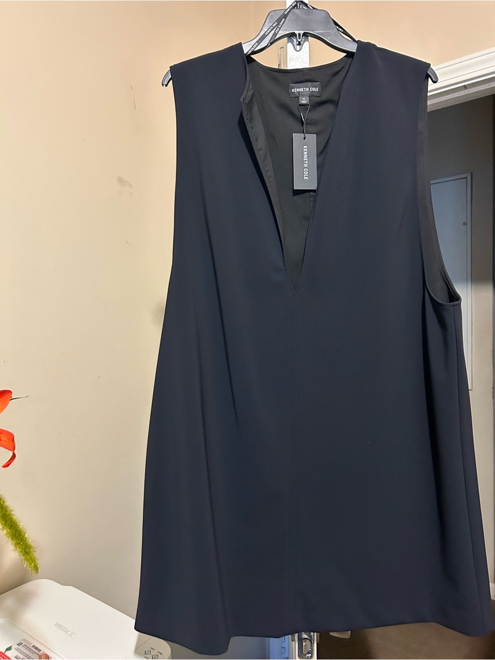 Kenneth Cole Black Sleeveless V-Neck Mini Shift Dress